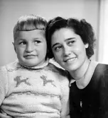 Sonja Vestergren, Nyvall (norsk pojke). Foto i november 1945.
