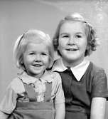 Flickorna Lindahl. Foto i november 1950.
