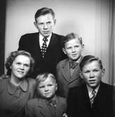 Familjen Verner Persson, Skärplinge. Foto i december 1957.


