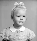 Flickan Holmgren, Gävle. Foto i oktober 1951.
(Fru Holmgren, Gävle)

