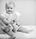 Spädbarnet, Emy Eriksson Sjöäng, augusti 1944