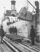 Lastning av pappersmassa.
Karskärsfabriken