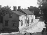 Från Slottsträdgårdsgatan, f.d. N. Trädgårdsgatan.
