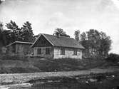 Magasin vid Aspnäs säteri, Östervåla sn, som ägdes av Gysinge bruk.



