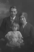 Artur Gotthold med fru och dotter Brita