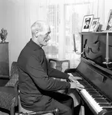 Olof Axel Vahlund, 84 år. Bomhus Januari 1967.