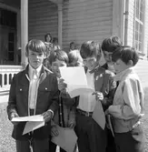Skolavslutning vid Holmsunds skola i Bomhus. Juni 1969.