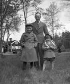 Cyrus Höglund IFK.
Med barn en flicka och en pojke.