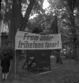 Socialdemokraternas friluftmöte vid Rettigs villa.
16/8 1942