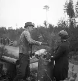 Konsums spillvedsinsamling. 1942