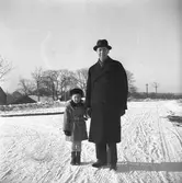 Advokat Hultin med dotter. 1947