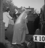 Barbro vid konsumbaren. 1947