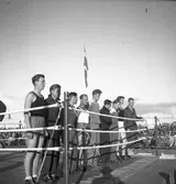 Ollie Tandberg på utställningen. 1946