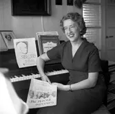 Örebroflicka sångare.
Maj 1956.