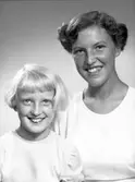 Fröken Elisabeth Borg med flicka.
