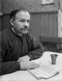 Lägenhetsägare Axel Gustafsson, Myssinge, Tuna socken, Uppland 1934