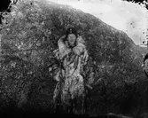 Militär i vargskinnspäls.