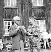 Träslottet,
Prof Carl Malmsten med fru på besök,
1 Augusti 1966