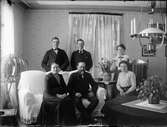 Gästgivare Mattsson med familj på besök hos Skötsner-Edhlund i nya villan på Sjögatan, Östhammar, Uppland omkring 1914
