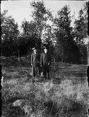 Man och kvinna i naturen, Östhammar, Uppland