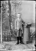 Ateljéporträtt - pojke, Östhammar, Uppland 1919