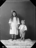 Barnporträtt - två barn, Östhammar, Uppland