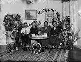 Grupporträtt i bostadsmiljö, Östhammar, Uppland