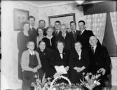 Grupporträtt i bostadsmiljö, Östhammar, Uppland