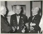 3 militärer i samspråk