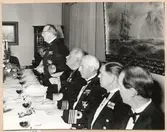 Militärer vid middagsbord