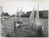 Segelbåtar vid Kungsbron.