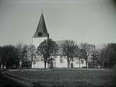 Barlingbo kyrka på Gotland, sedd från sidan.