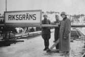 Ett möte mellan svensk och tysk bevakning på Svinesundsbron vintern 1941