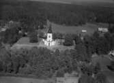 Flygfoto över Hånger kyrka i Värnamo kommun. Nr. K. 84.