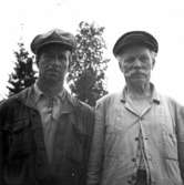 Från vänster:
Karl Persson f 1900 i Multtjärn, Östmark
Nittaho-Jussi Johannes Johansson Oinoinen f.1874 i Nitaho N:a Viggen Nyskoga