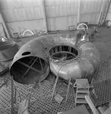 Den 15 juli 1960. Gävle Varv. Svetsning av vattenledning.





