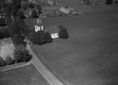 Flygfoto över kyrkan i Tånnö, söder om Värnamo. Nr. K. 85