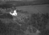 Flygfoto över Lannaskede-Myresjö kyrka i Vetlanda kommun. Nr. K. 17