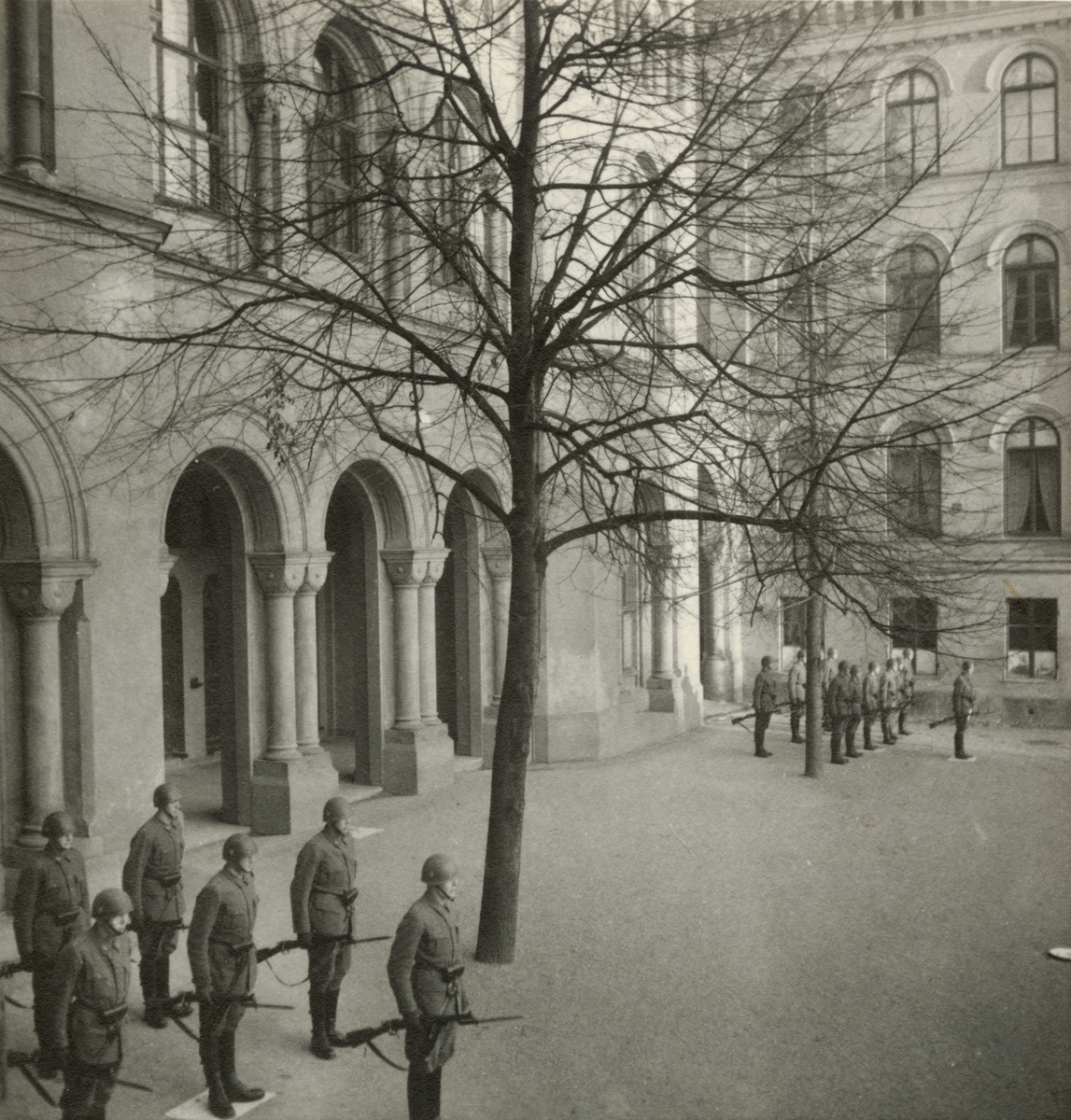 Lennart af Petersens, Vaktavlösning, Svea artilleriregemente A 1, våren 1947.