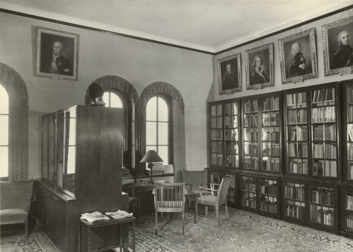 Lennart af Petersens, Biblioteket i officersmässen, Svea artilleriregemente A 1, våren 1947.
