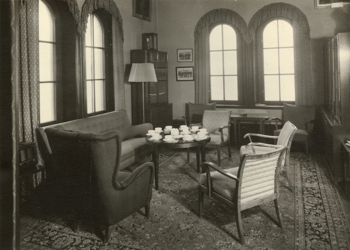 Lennart af Petersens, Biblioteket i officersmässen, Svea artilleriregemente A 1, våren 1947.