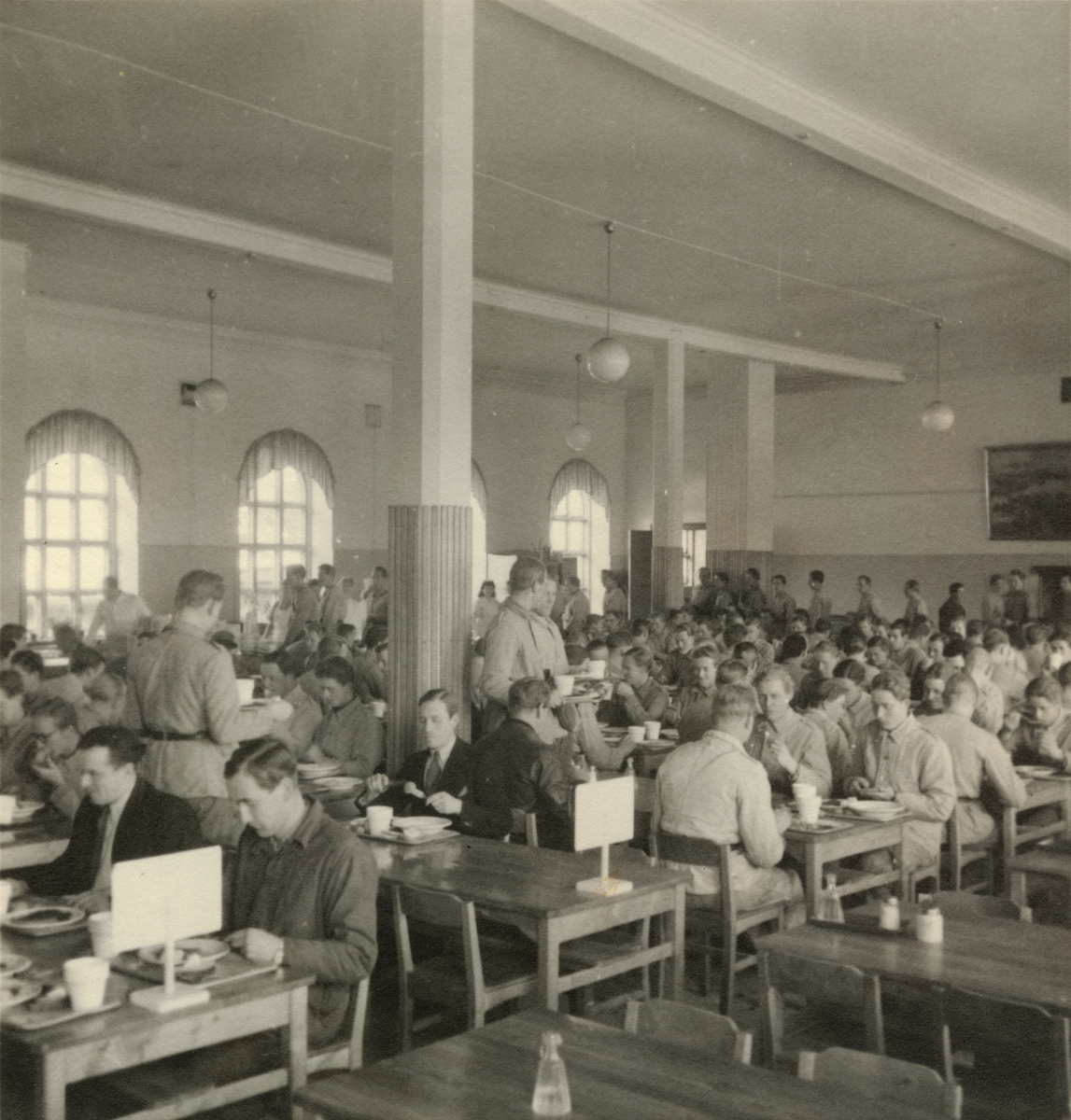 Lennart af Petersens, Matsalen, Svea artilleriregemente A 1, våren 1947.