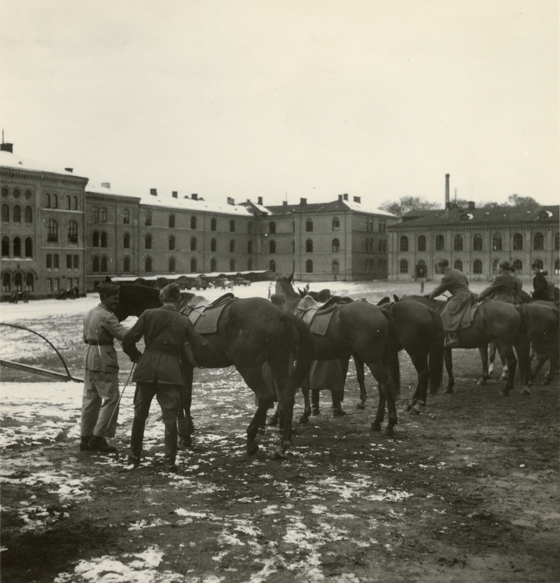 Lennart af Petersens, Remontridning, Svea artilleriregemente A 1, våren 1947.