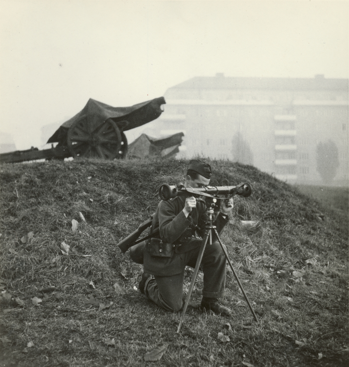 Lennart af Petersens, Avståndsmätare i arbete, Svea artilleriregemente A 1, våren 1947.