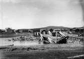 Bron över Västerdalälven i Tandö raserades av vårfloden och timmerbrötar 1916