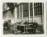 Lyckorna, i väntan på middagen. 