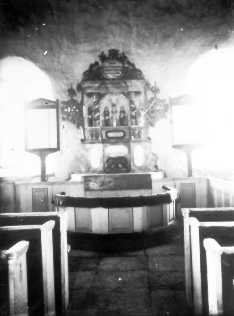 Torsten Field, Altaret i Sörby kyrka "bygd år 1719, renoverad 1776 och 1861".