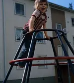 Barn i klätterställning