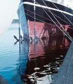 Fartyg ISAAC CARTER ligger vid kajen.