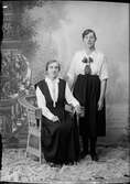 Ateljéporträtt - två kvinnor, Östhammar, Uppland 1924